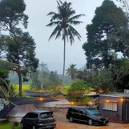 Tanah Merah Glamping Village Kuala Kangsar Bagian luar foto