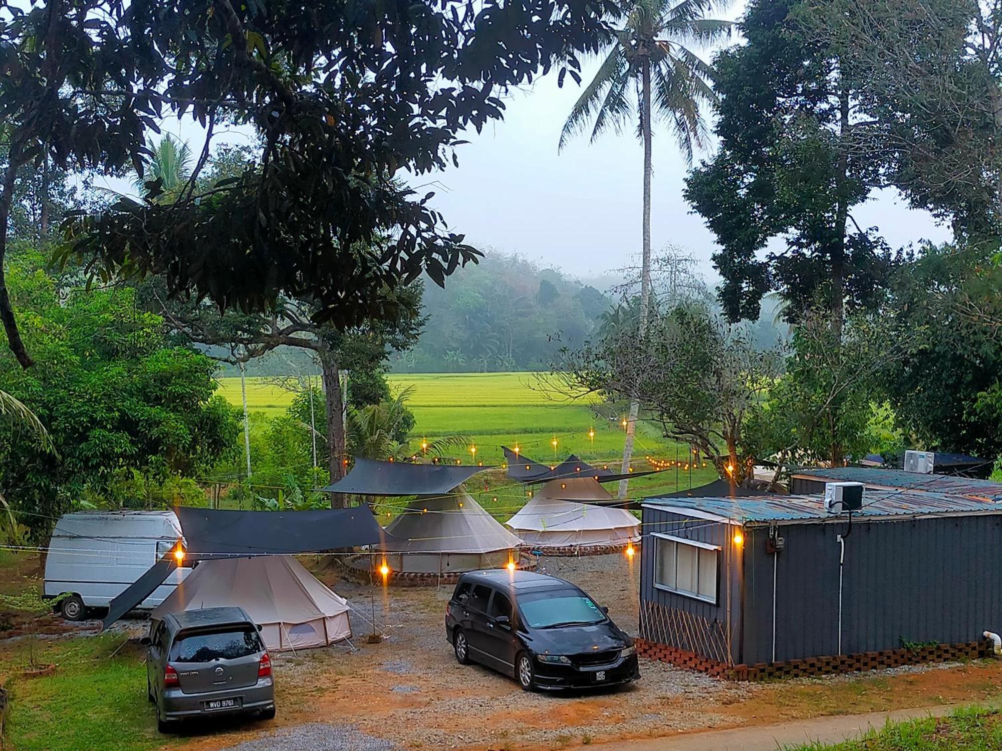 Tanah Merah Glamping Village Kuala Kangsar Bagian luar foto