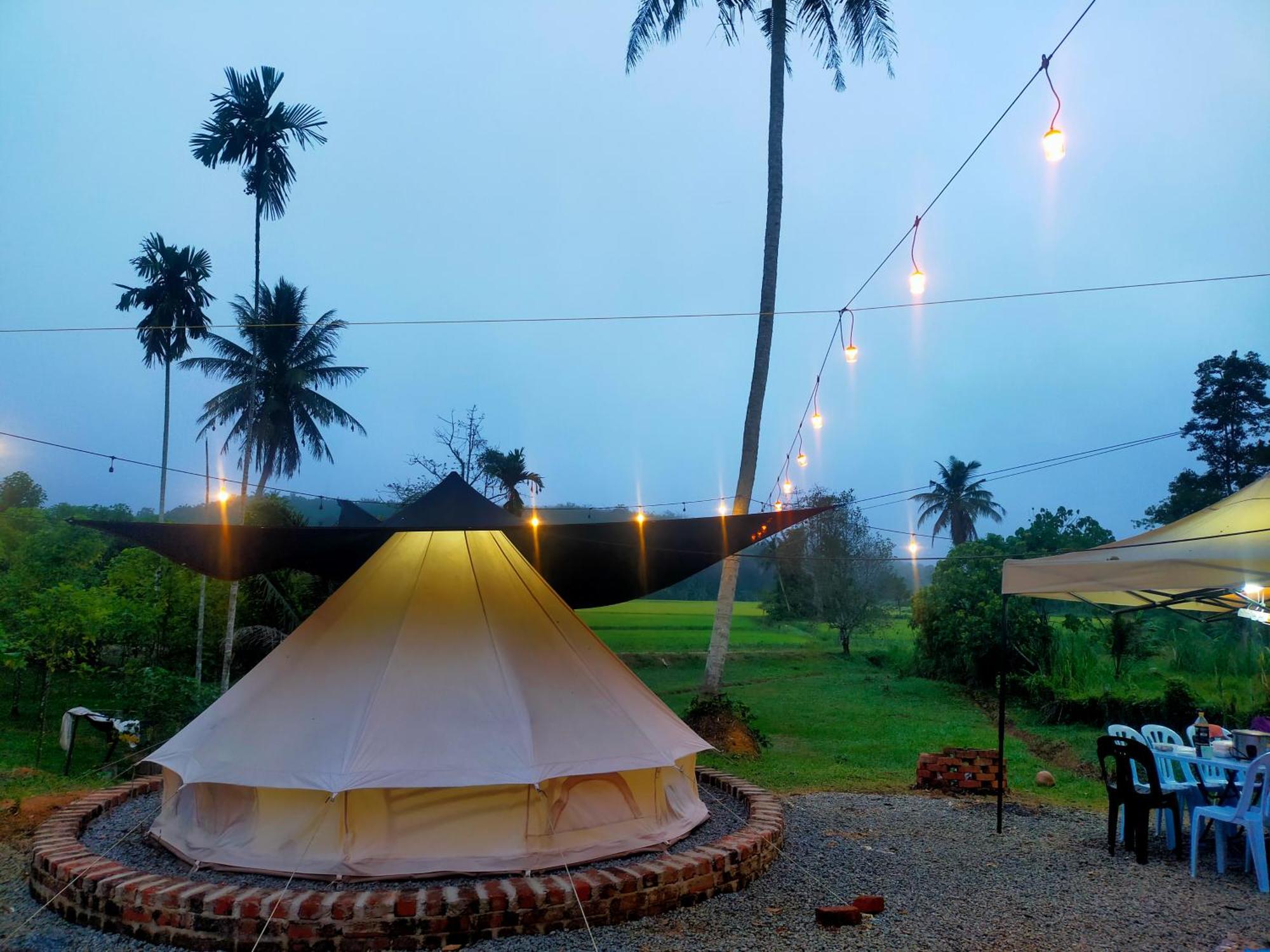 Tanah Merah Glamping Village Kuala Kangsar Bagian luar foto